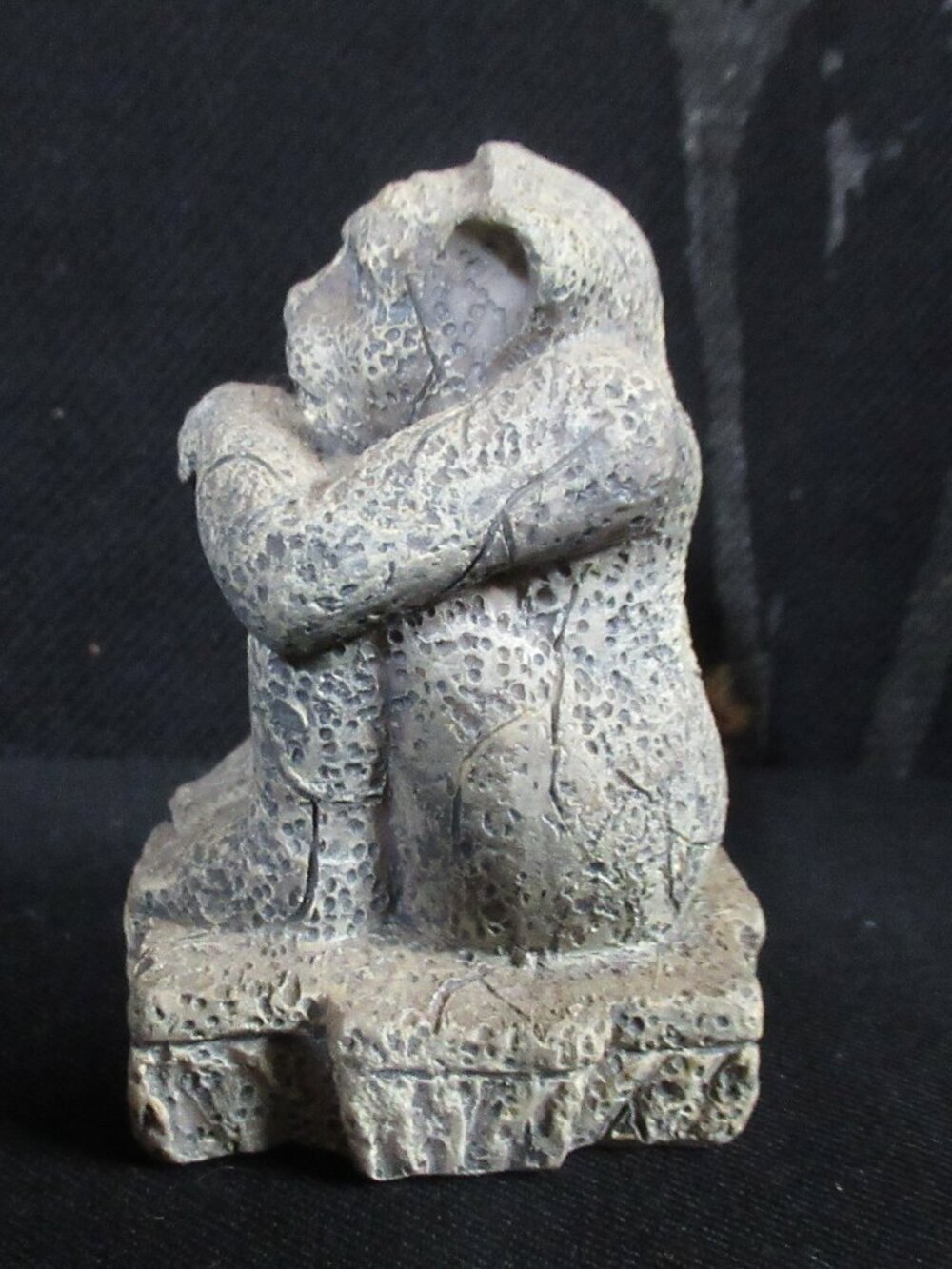 Small Sitting Gargoyle - Picture 4 of 6